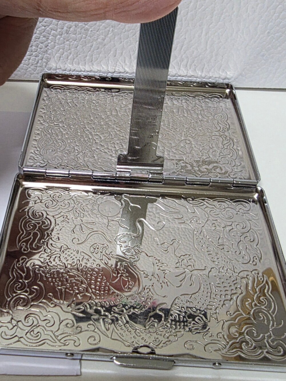Dragon Theme Embossed Stainless Steel Card Holder - Picture 11 of 15